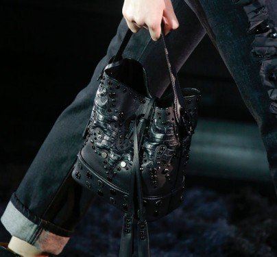 Marc Jacobs’ Final Louis Vuitton Show: An All-Black Tribute to 16 Years of Iconic Handbag Design thumbnail