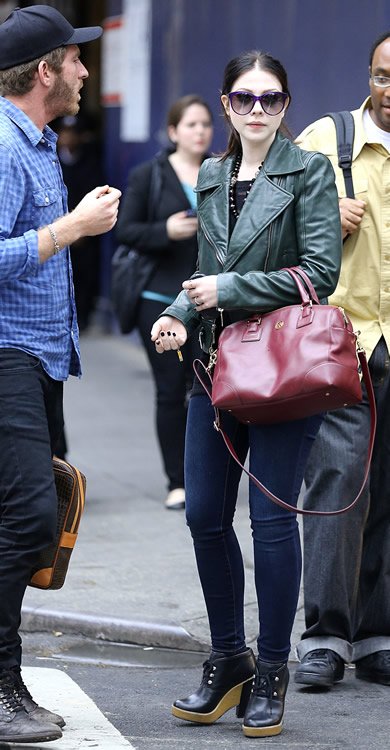 Reference image illustrating Michelle Trachtenberg’s Tory Burch Robinson Satchel and Cat Eye Sunglasses: A Street Style Look