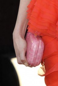 Reference image illustrating Michelle Williams at the 2012 Oscars: A Louis Vuitton Coral Dream and Bottega Veneta Knot Clutch