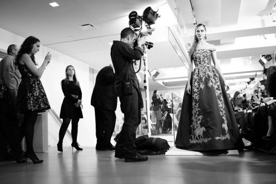 Oscar de la Renta Fall 2013: John Galliano’s Influence on Handbags and Runway Style cover image