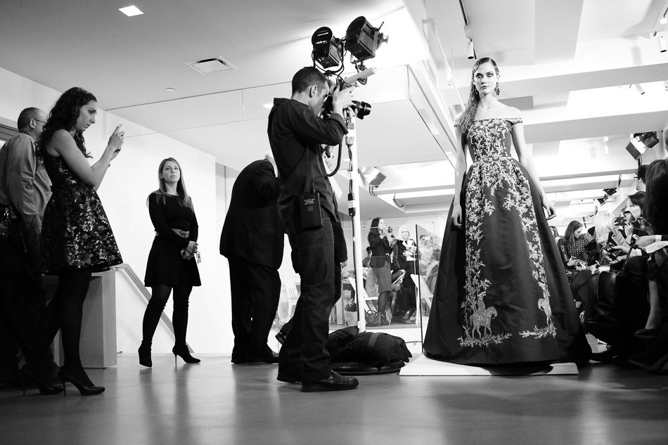 Reference image illustrating Oscar de la Renta Fall 2013: John Galliano’s Influence on Handbags and Runway Style