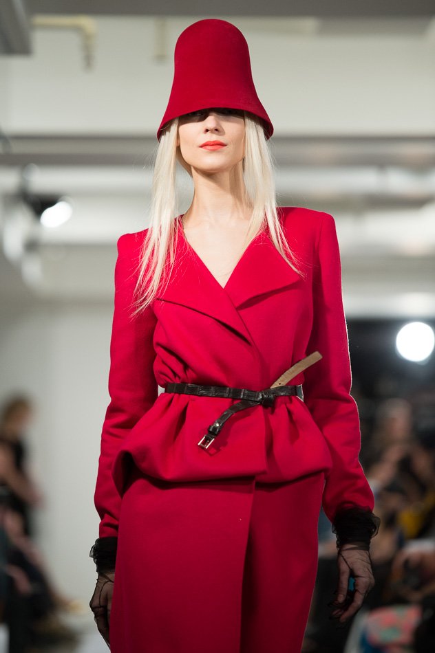 Reference image illustrating Oscar de la Renta Fall 2013: John Galliano’s Influence on Handbags and Runway Style