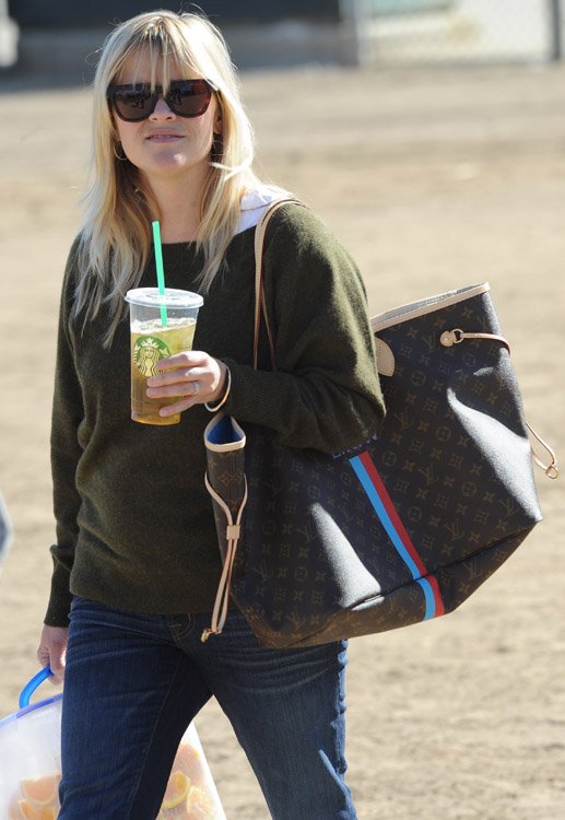 Reference image illustrating Reese Witherspoon’s Louis Vuitton Mon Monogram Neverfull: Soccer Mom Style with a Luxury Twist