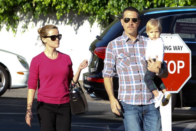 Reference image illustrating Reese Witherspoon’s Reed Krakoff Atlantique Bionic Mini Tote: A Celebrity Street Style Moment