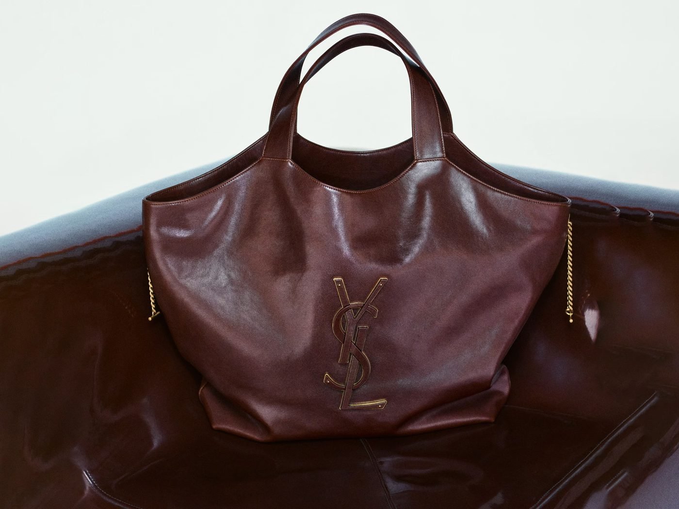 Reference image illustrating Saint Laurent Icare Maxi Smooth Calfskin Tote: A Refined Take on the Oversized Icon