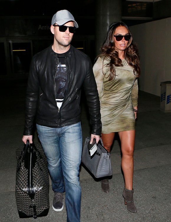 Reference image illustrating Tamara Ecclestone and Scott Harvey-Nicholls Land in LA with Hermès Croc Birkin and Goyard Boeing Duffel