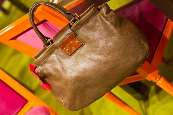 Tory Burch’s Holland Satchel: A Designer’s Everyday Carry Revealed thumbnail