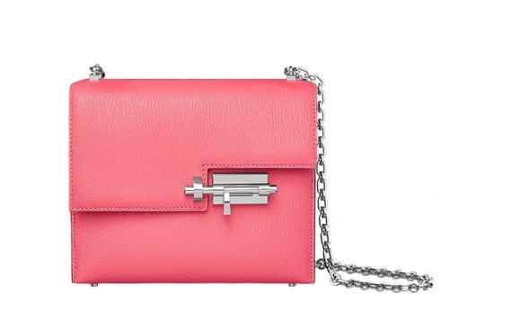 Hermès Verrou Chaine Bag Review: The Chain-Strap Clutch That Won Over a Streetwear Fan thumbnail