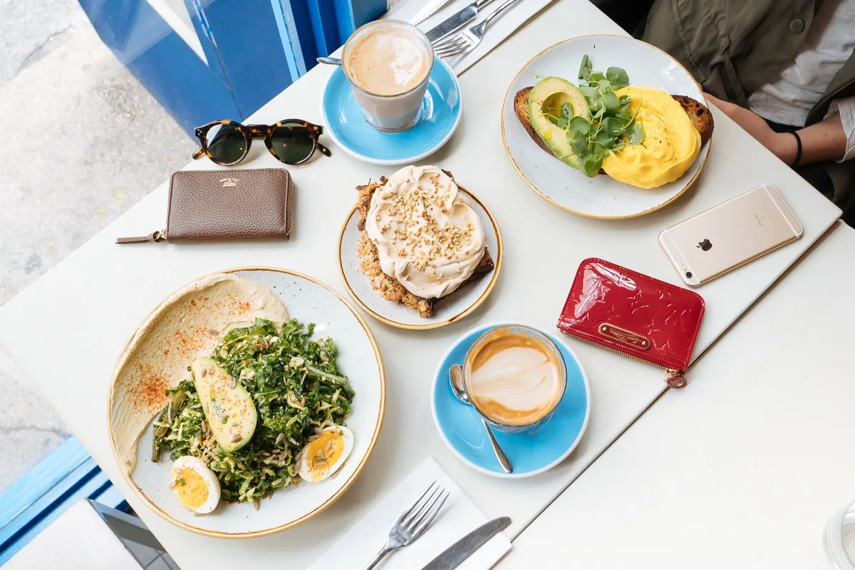Reference image illustrating PurseBlog Eats: Inside Two Hands Restaurant & Bar in TriBeCa – A Stylish Breakfast Date Spot