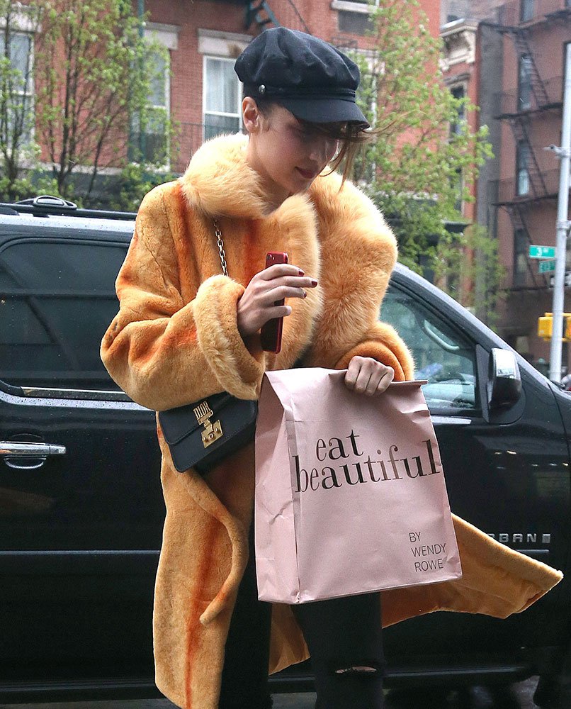Reference image illustrating This Week, A-List Celebs Upped Their Bag Game with Alaïa, Chanel and Dior
