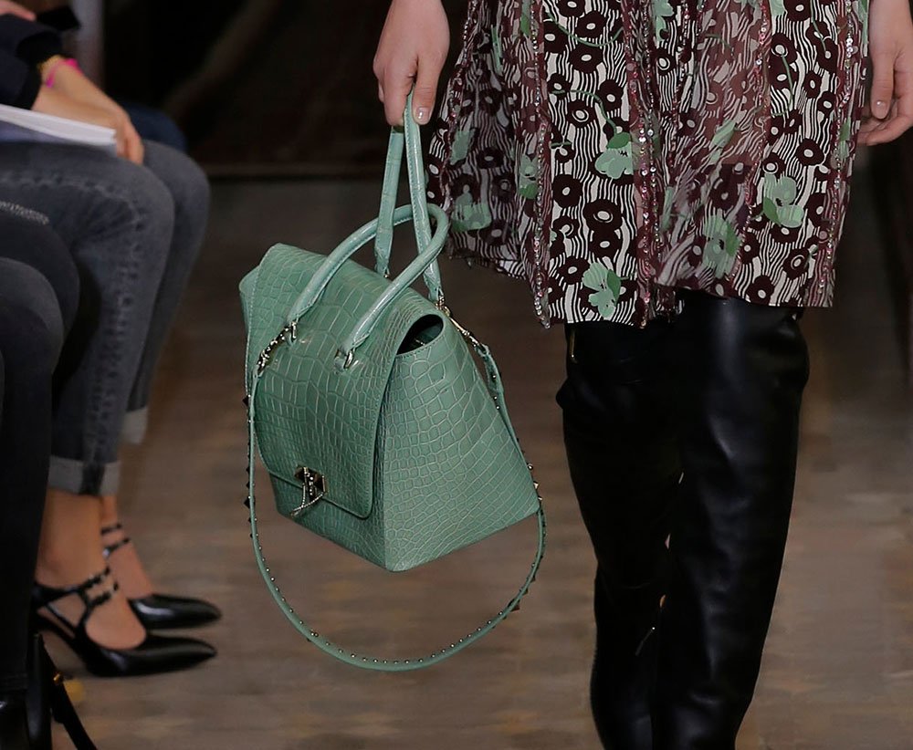 Reference image illustrating Valentino Pre-Fall 2017 Introduces a Spacious New Structured Satchel