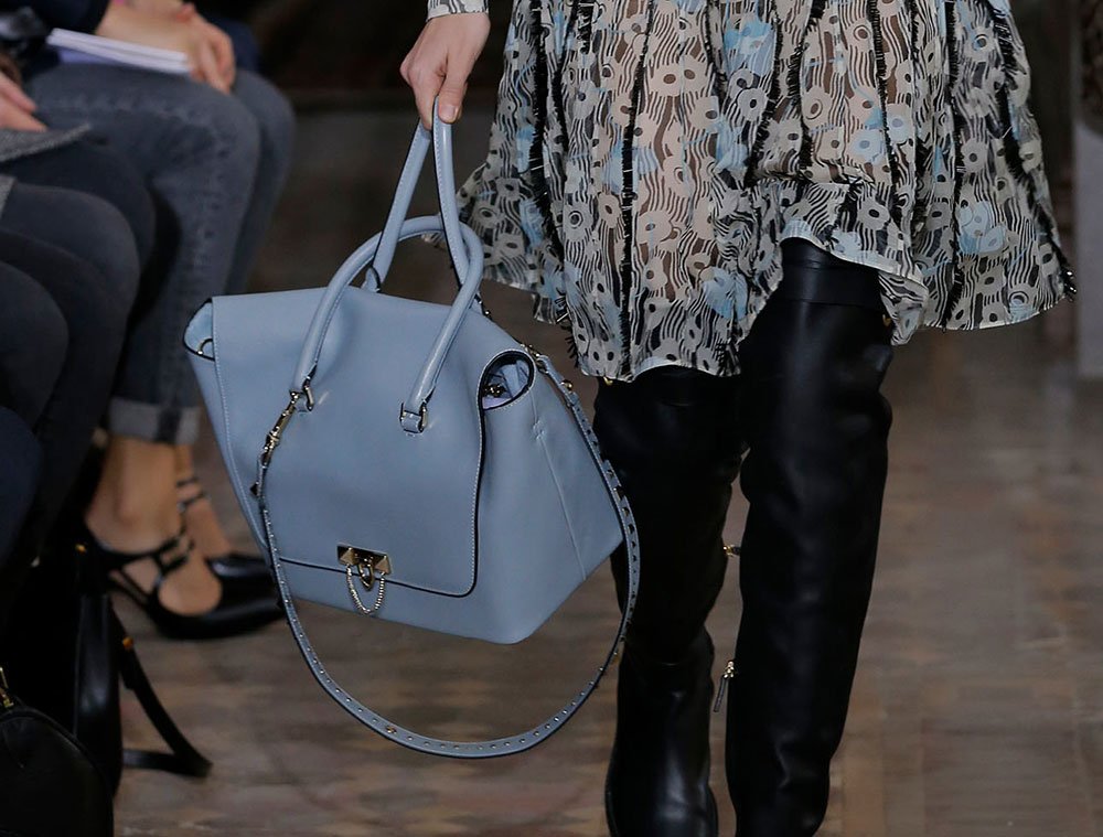 Reference image illustrating Valentino Pre-Fall 2017 Introduces a Spacious New Structured Satchel