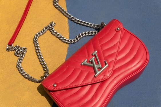 15 Statement Red Handbags to Elevate Your Fall Wardrobe in 2018 thumbnail