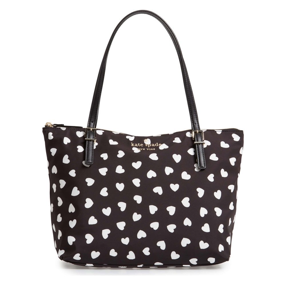 Reference image illustrating 8 Luxury Travel Handbags for Stylish Sightseeing and Hands-Free Comfort