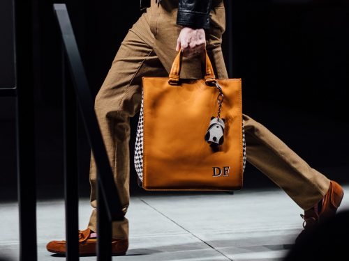 Bottega Veneta Fall 2018: Oversized Silhouettes and Vibrant Hues Take Center Stage thumbnail