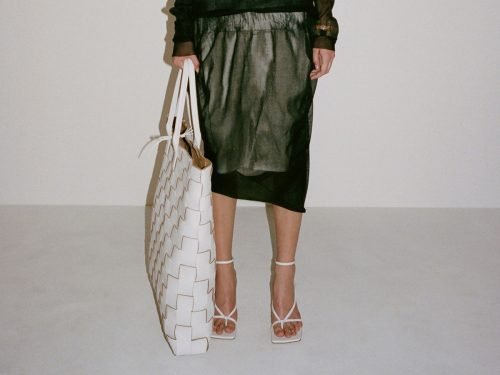 Bottega Veneta Pre-Fall 2019: Daniel Lee’s Bold Oversized Bags and New Direction thumbnail