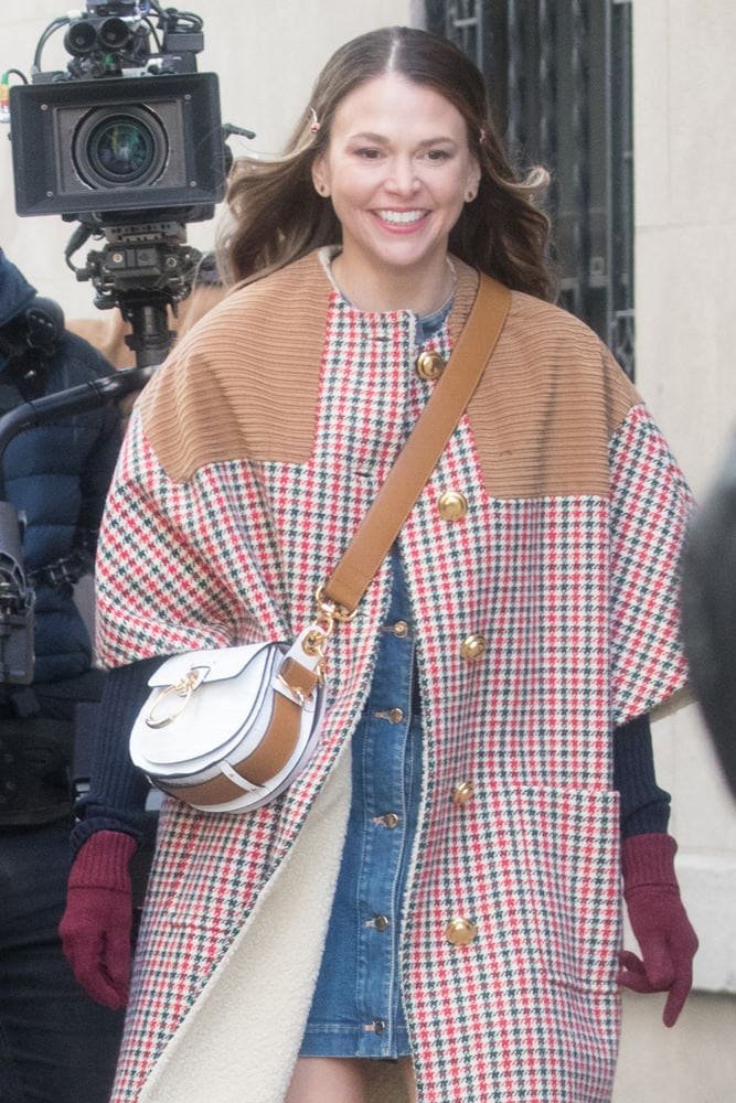 Reference image illustrating Chloé Tess and Givenchy GV3 Lead the Hottest New Bags Spotted During Paris Fashion Week