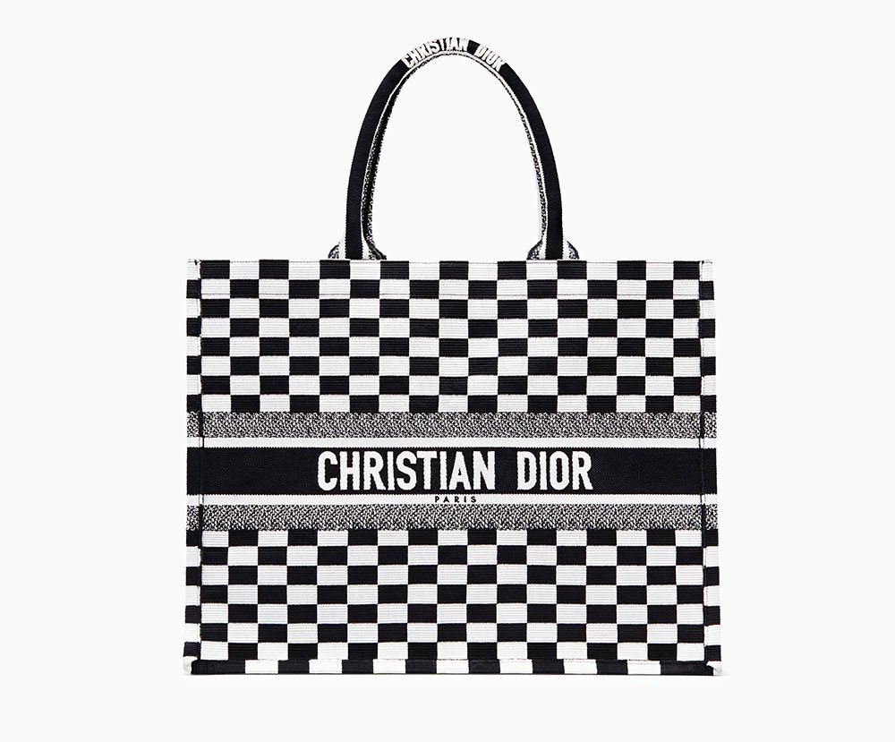 Reference image illustrating Dior Summer 2018 Bags: A Vibrant Tribute to Niki de Saint Phalle