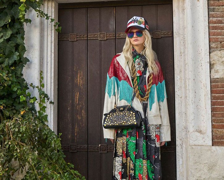 Reference image illustrating Gucci Pre-Fall 2018 Lookbook: New Marmont Tote and Cinematic Bag Collection
