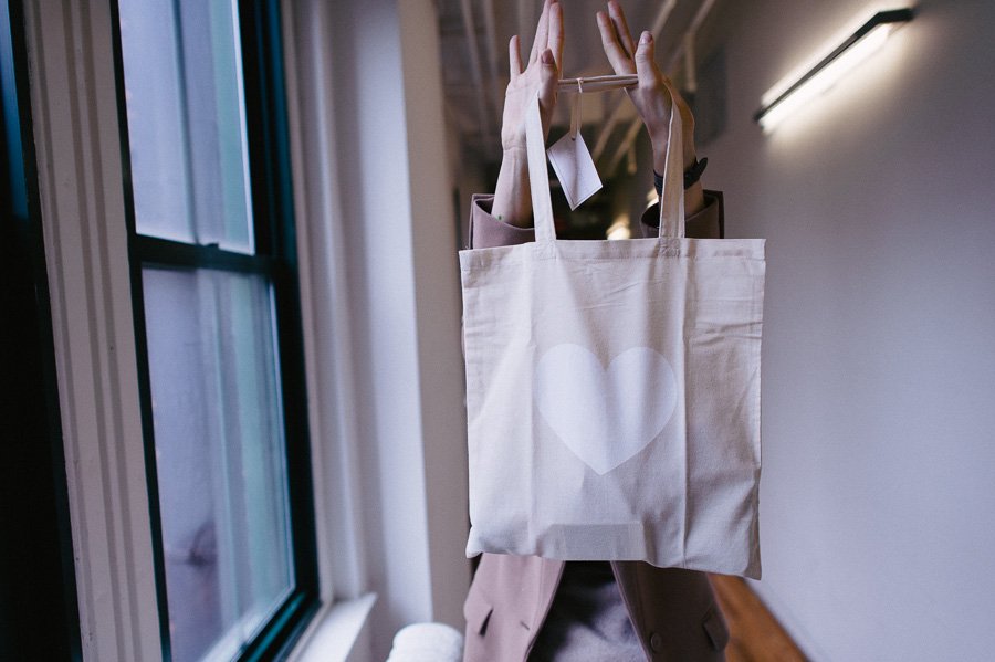 Reference image illustrating Inside Kelly Rutherford’s Hermès-Filled Handbag: A Gossip Girl Style Icon’s Everyday Essentials