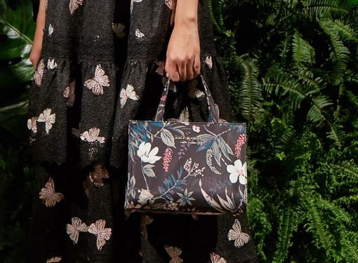 Kate Spade Spring 2018: Boxy Mini Bags Mark a Nostalgic 25th Anniversary Return cover image