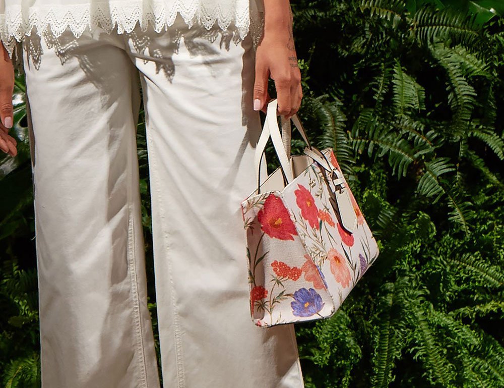 Reference image illustrating Kate Spade Spring 2018: Boxy Mini Bags Mark a Nostalgic 25th Anniversary Return