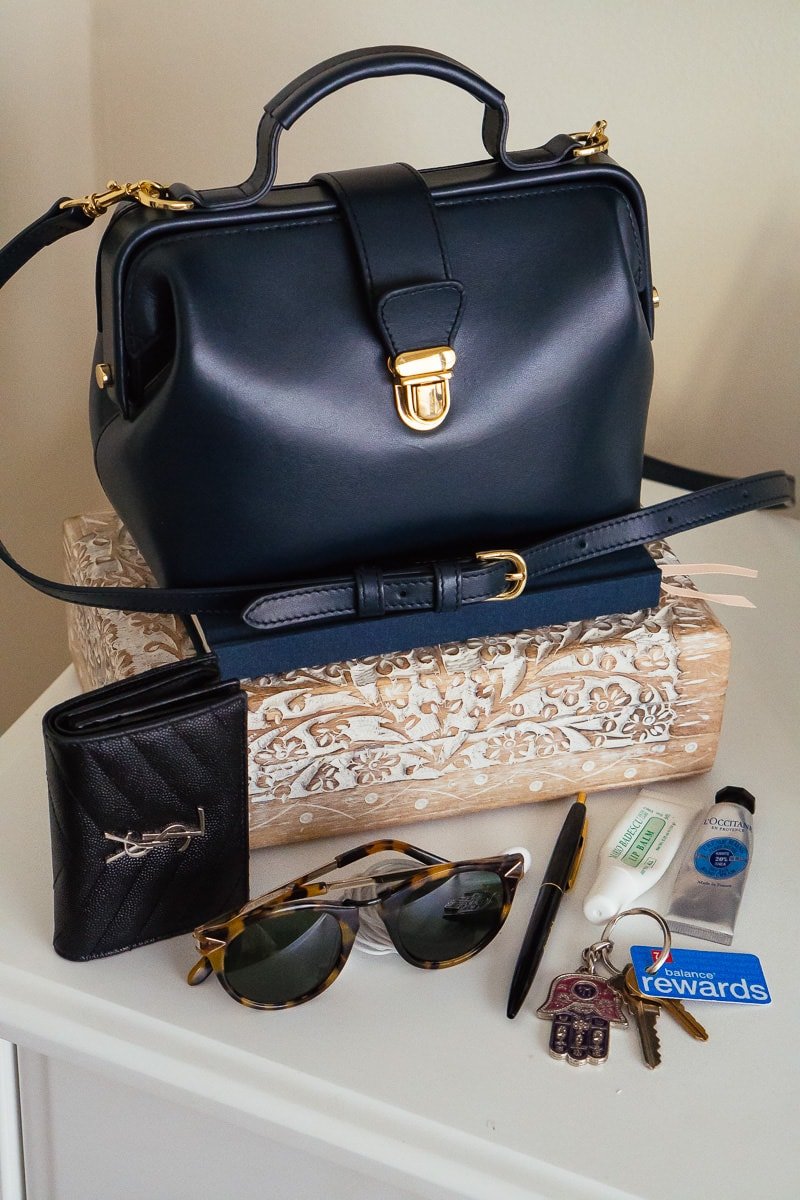 Reference image illustrating Linjer Doctor’s Bag Review: What Fits Inside This Minimalist Frame Bag