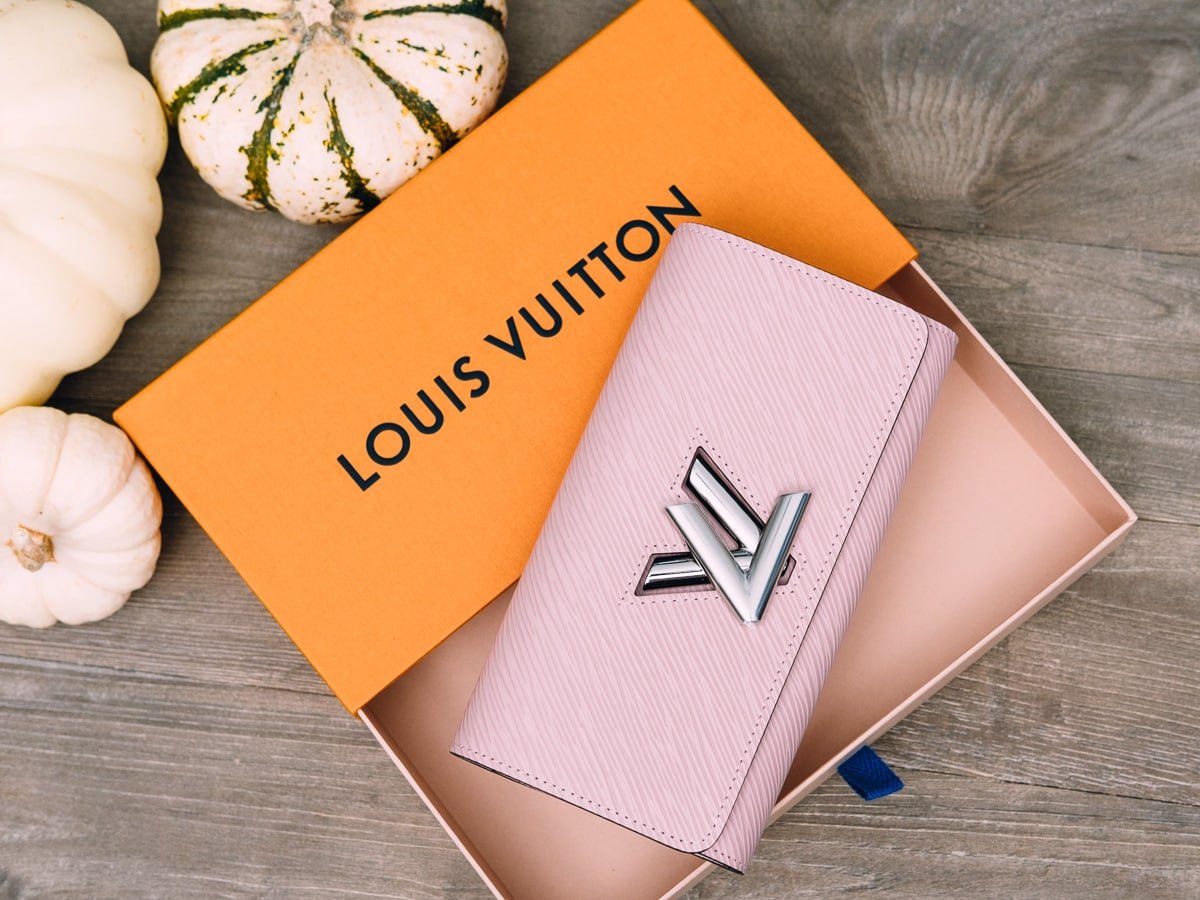 Reference image illustrating Louis Vuitton Twist Wallet Review: Rose Ballerine Epi Leather in Action