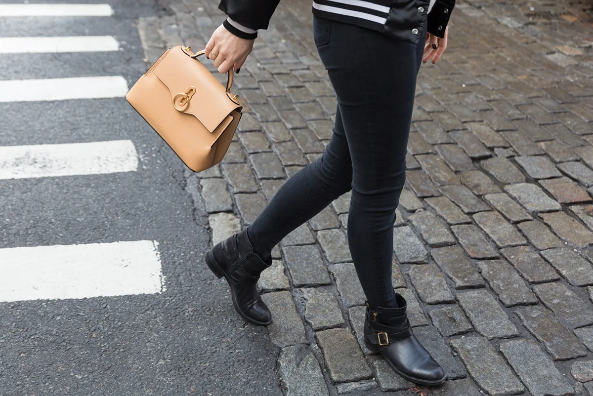 Reference image illustrating Mulberry Seaton Bag Review: A Refined British Classic with Equestrian Flair