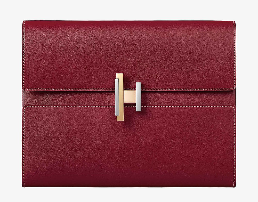 Reference image illustrating The Hermès Cinhetic Clutch Debuts Online: A Closer Look at the Signature H Hardware