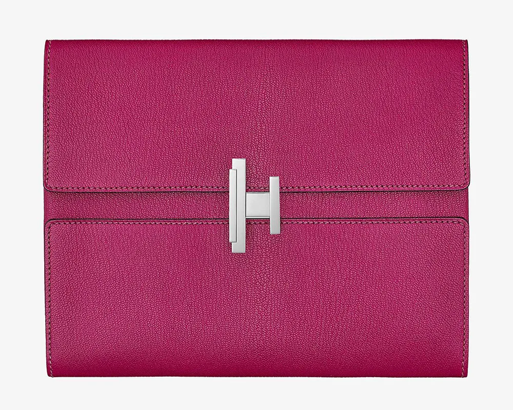 Reference image illustrating The Hermès Cinhetic Clutch Debuts Online: A Closer Look at the Signature H Hardware