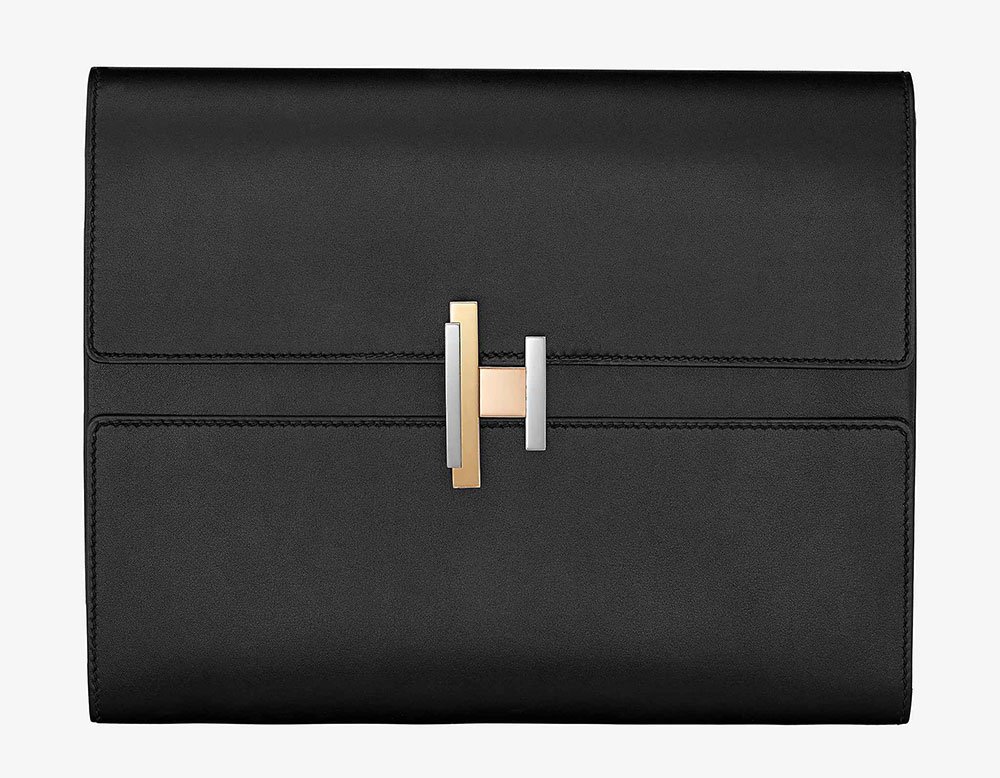 Reference image illustrating The Hermès Cinhetic Clutch Debuts Online: A Closer Look at the Signature H Hardware